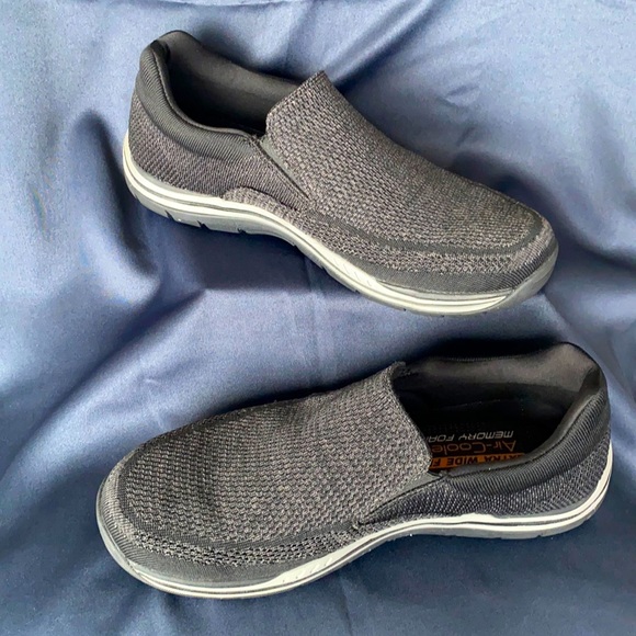 Skechers Other - SKECHERS Relaxed Fit Expected 2.0 Arago shoe 11.5